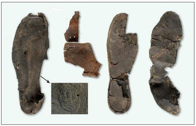 분터골에서 출토된 신발 밑창. ‘大同江’ 표시는 신발의 상표로 추정된다. 당시 ‘大同江’ 상표는 청주에 소재한 청주합동고무신공업사에서 생산한 것이다.