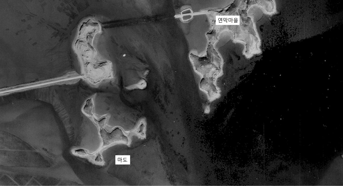 경남 하동군 금성면 연막마을과 마도. 1969년 항공 사진. @국토정보맵 